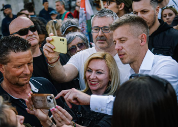 Magyar Péter újabb tüntetést jelentett be anyák napjára
