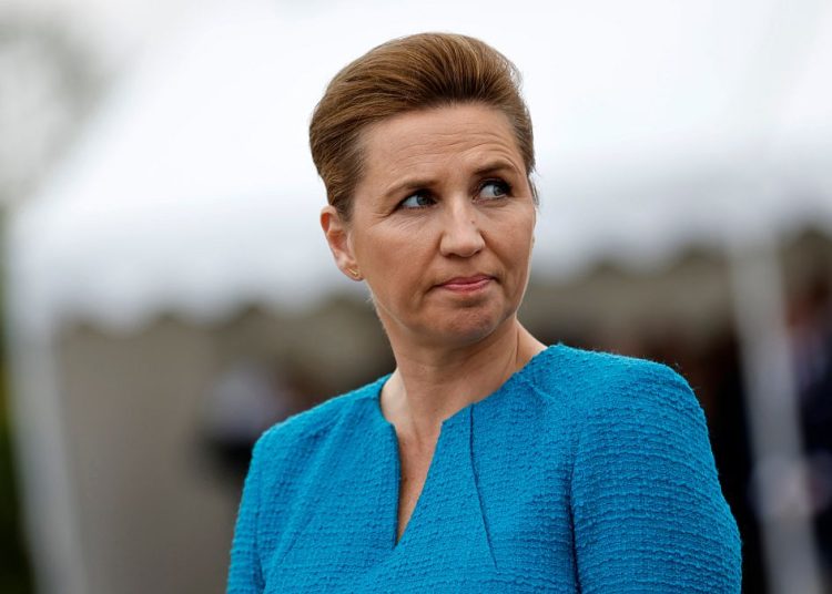 Dán miniszterelnököt tojással támadtak meg Koppenhágában Dán miniszterelnököt tojással támadtak meg Koppenhágában