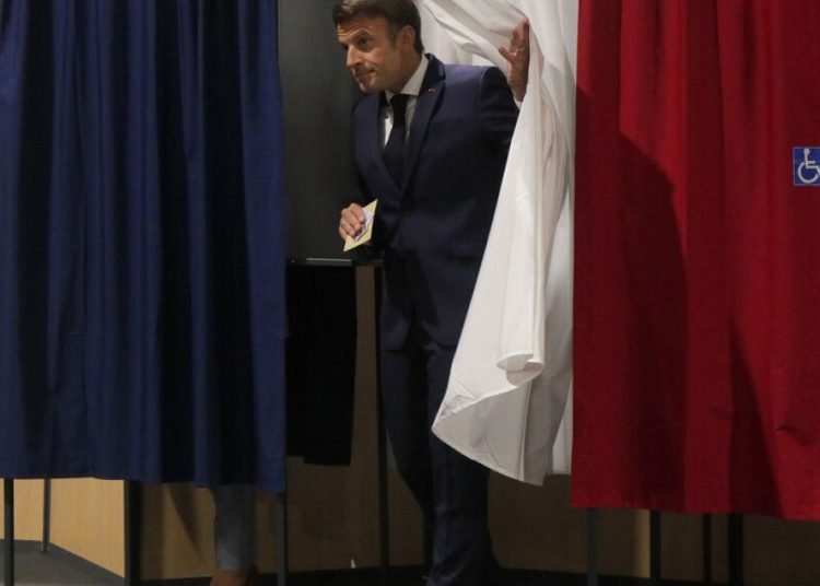 Franciaország: A politikai bénulás árnyékában a Macron és a parlament konfliktusa Franciaország: A politikai bénulás árnyékában a Macron és a parlament konfliktusa