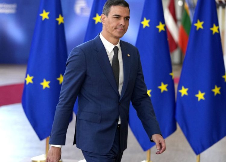 Pedro Sánchez állja a sarat az EU-választások után Pedro Sánchez állja a sarat az EU-választások után