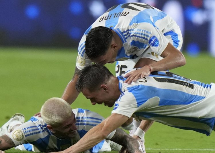 Argentína nyerte a Copa Americát feszült döntőben Kolumbia ellen