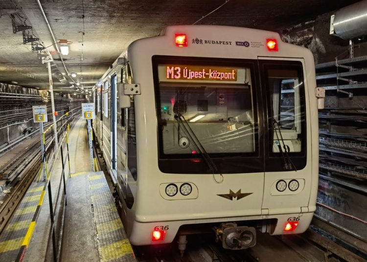 Baleset miatt nem jár az M3-as metró a Nagyvárad tér és a Deák tér között Baleset miatt nem jár az M3-as metró a Nagyvárad tér és a Deák tér között